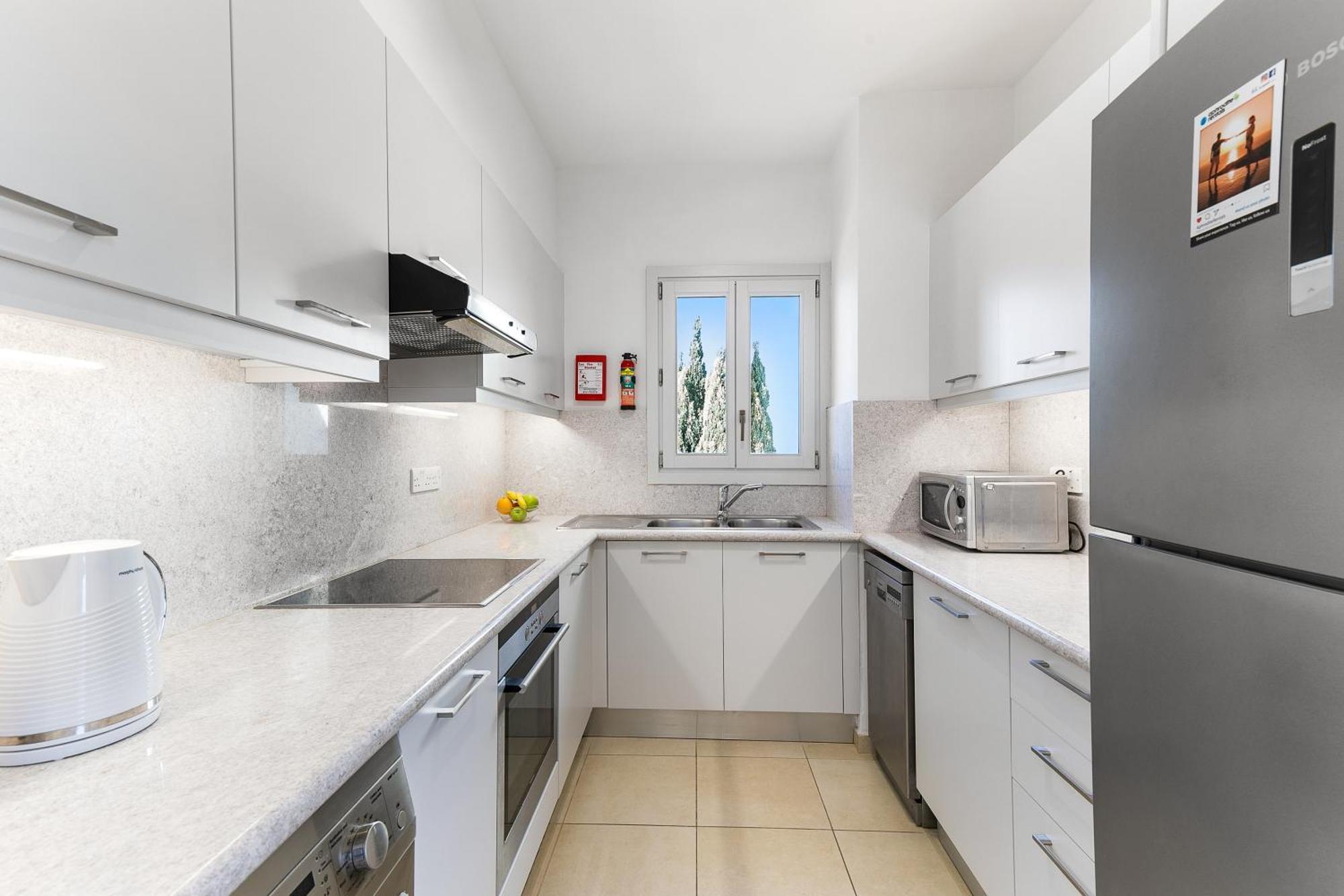 2 Bedroom Apartment Thalassa With Sea And Sunset Views, Aphrodite Hills Resort Kouklia Bagian luar foto