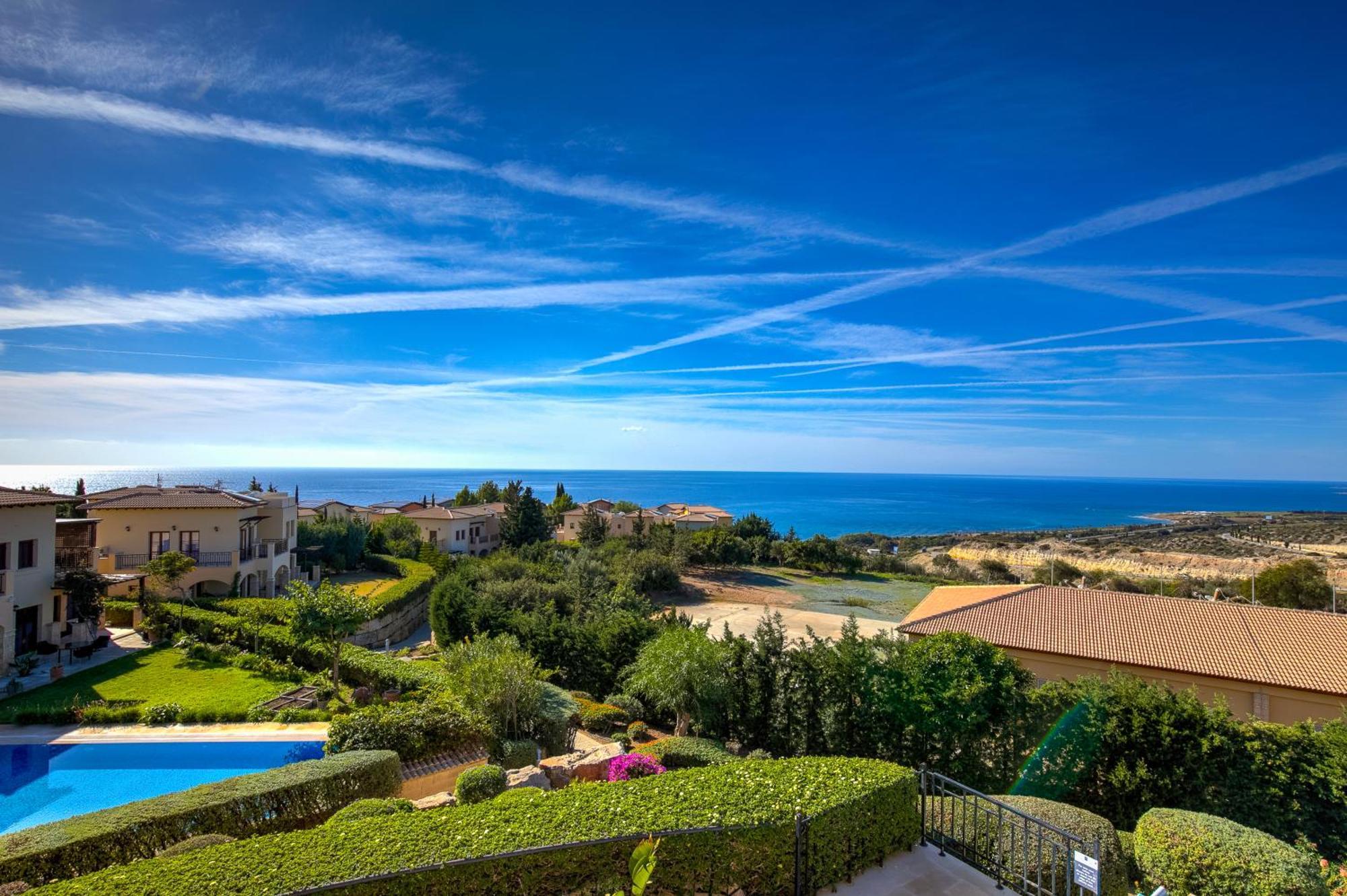 2 Bedroom Apartment Thalassa With Sea And Sunset Views, Aphrodite Hills Resort Kouklia Bagian luar foto