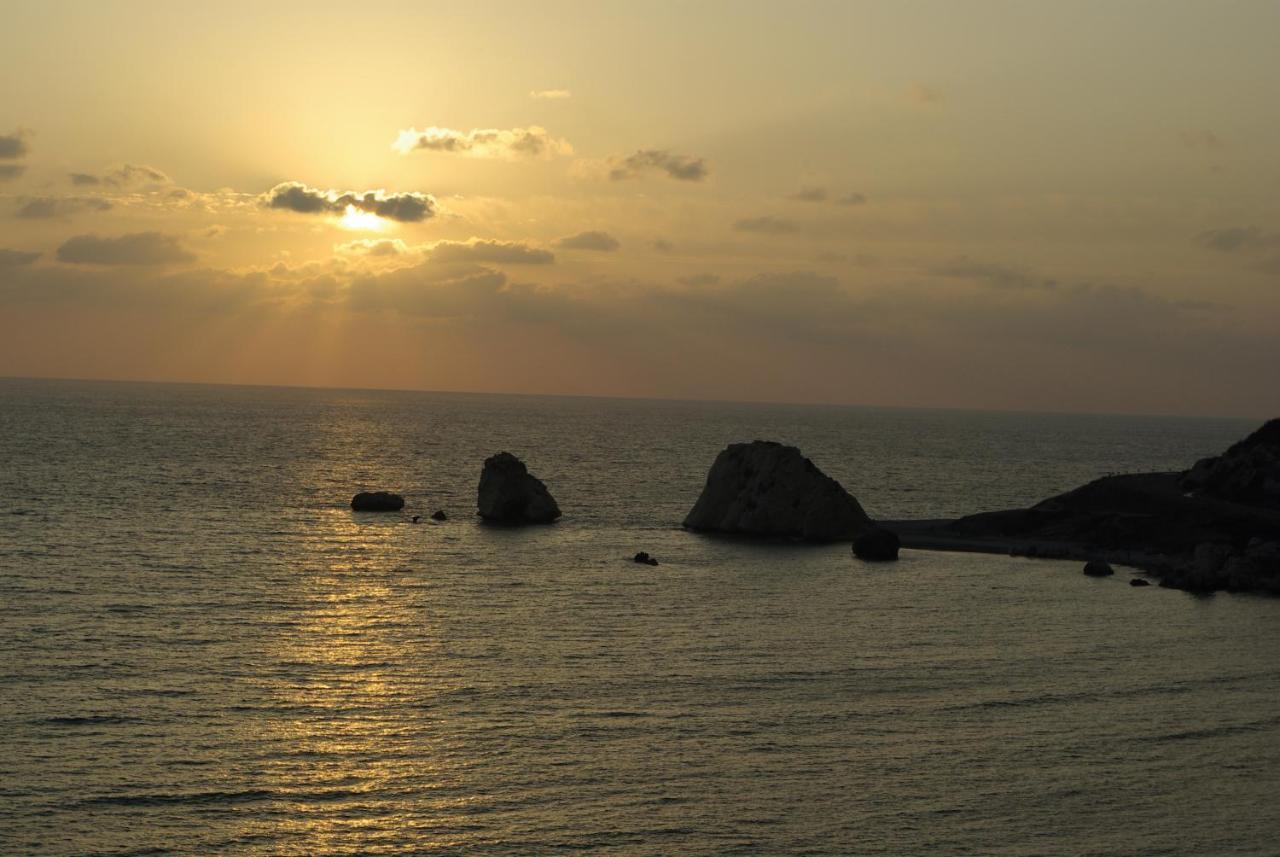 2 Bedroom Apartment Thalassa With Sea And Sunset Views, Aphrodite Hills Resort Kouklia Bagian luar foto
